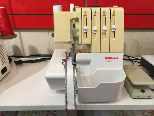 BERNINA 700D Serger