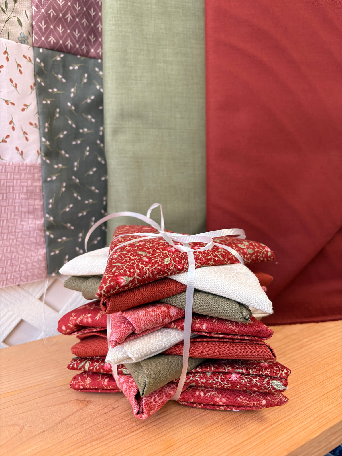 Cranberry Bliss - Curated Fat Quarter Bundle